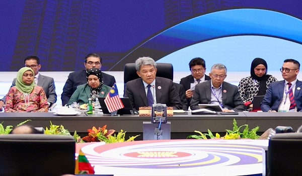 Menteri Luar, Datuk Seri Mohamad Hasan ketika berucap pada Mesyuarat Menteri-Menteri Luar ASEAN / Foto RTM